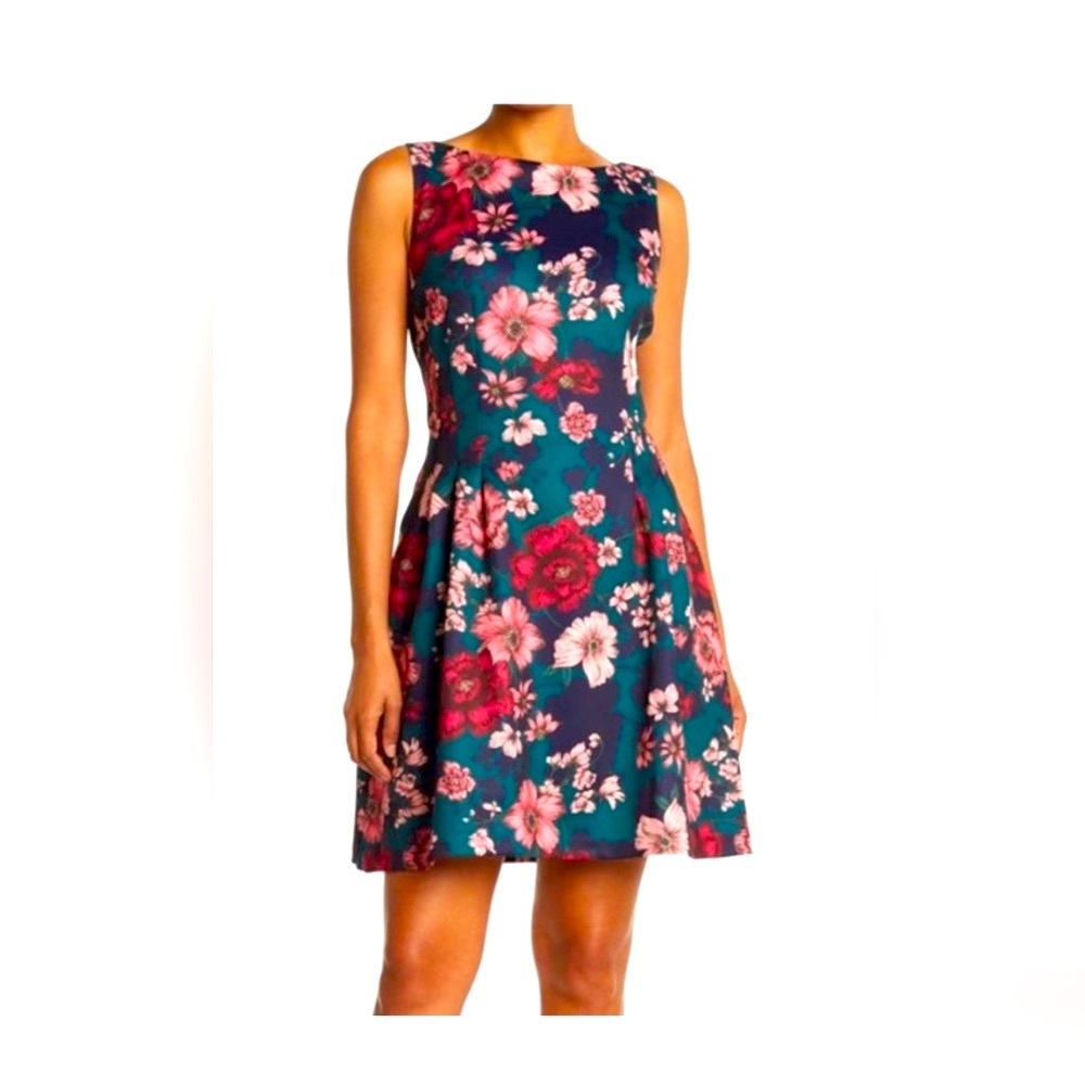 NWT Vince Camuto Fit and Flare Floral Dress - Size 4.
